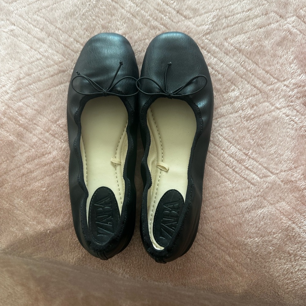 Zara shoe size 34 (US 3).